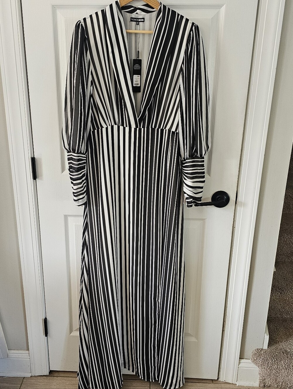 Fashion Nova Nora Black White Striped Deep V-Neck Maxi Dress Size XL NWT